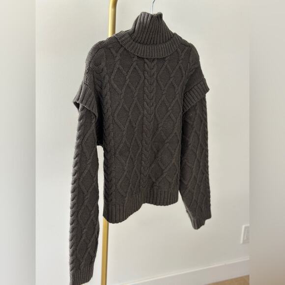 Central park West Tiegen Cables Sweater in Charcoal Large NWT - Picture 13 of 13